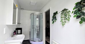 Bungalow, 3 chambres, patio, vue jardin | Salle de bain