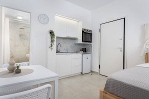 Iron/ironing board, travel cot, free WiFi, bed sheets