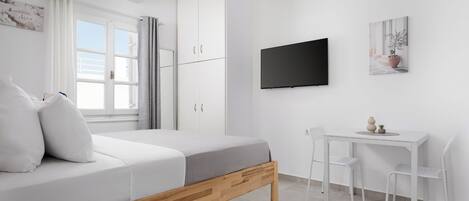 1 bedroom, iron/ironing board, travel cot, free WiFi