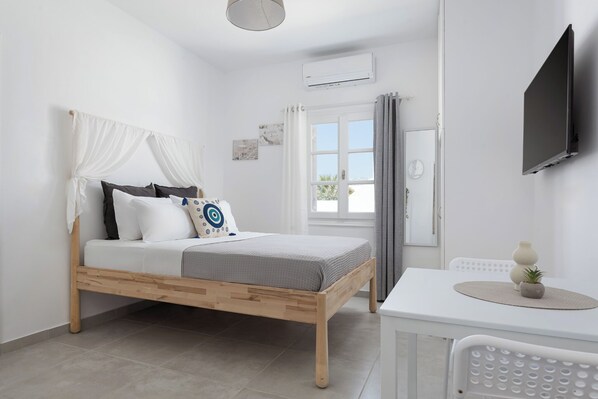 1 bedroom, iron/ironing board, travel cot, free WiFi