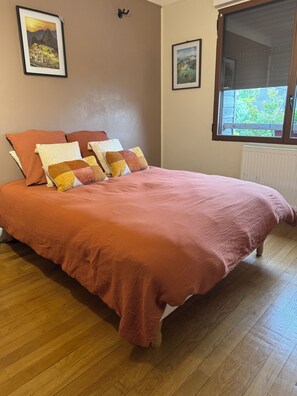 4 chambres, fer et planche à repasser, Wi-Fi, draps fournis