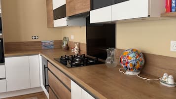 Micro-ondes, four, plaque de cuisson, lave-vaisselle