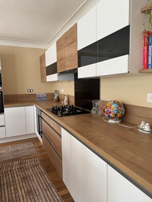 Micro-ondes, four, plaque de cuisson, lave-vaisselle