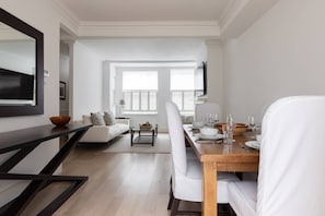 Apartment (3 Bedrooms) | Dining room