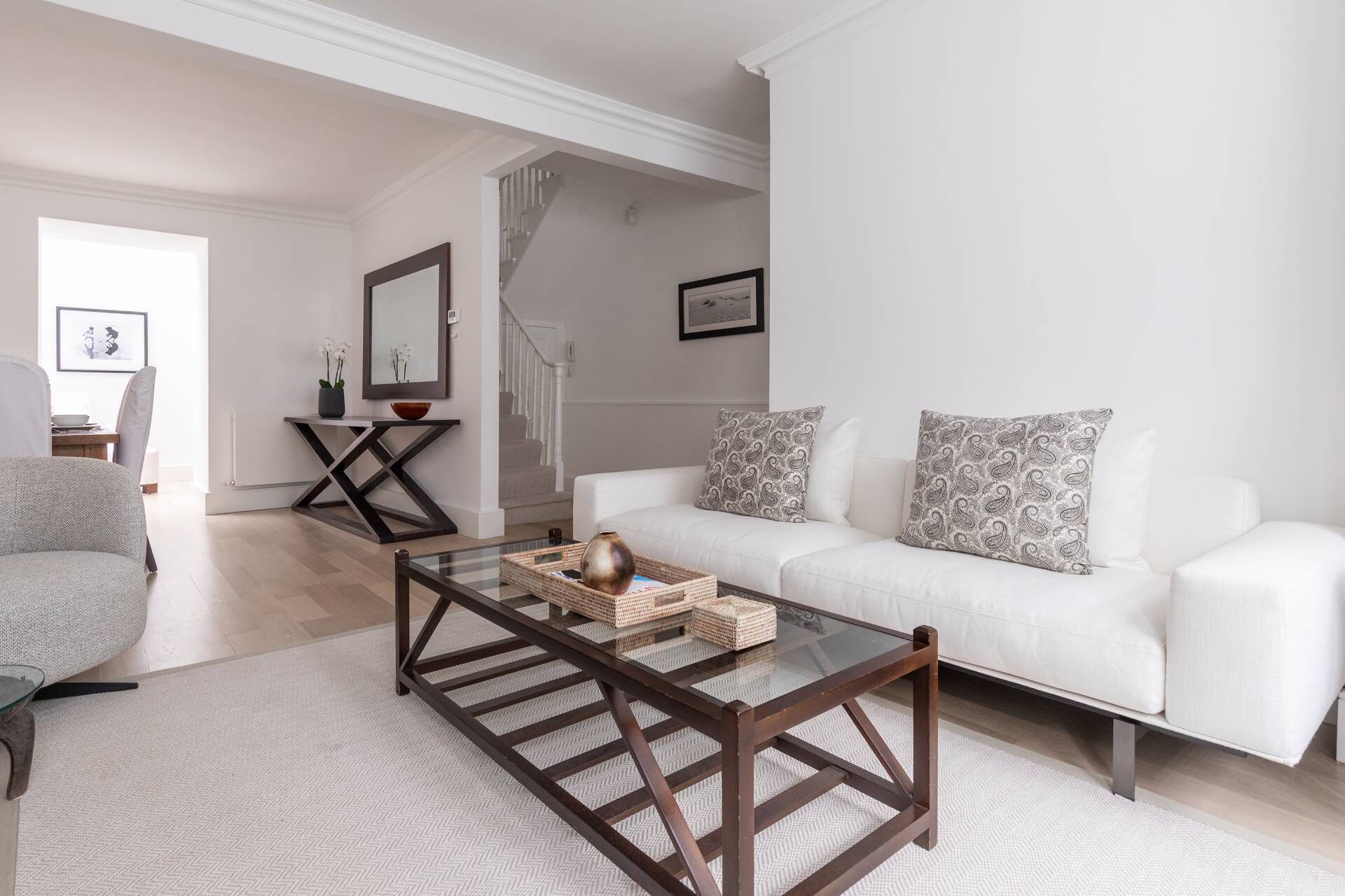 Apartment (3 Bedrooms) | Living area