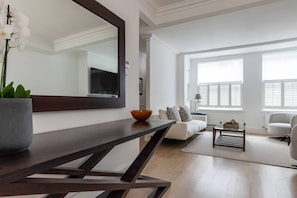 Apartment (3 Bedrooms) | Living area
