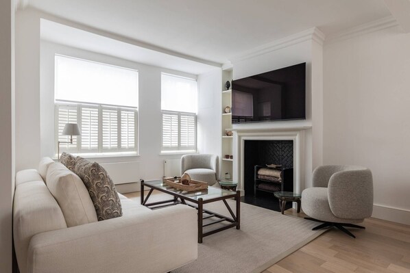 Appartement (3 Bedrooms) | Woonruimte | Een televisie