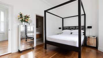 Apartment (2 Bedrooms) | 2 bedrooms, iron/ironing board, bed sheets