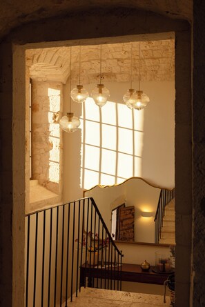 Deluxe Suite, Partial Sea View | Living area