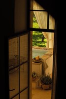 Suite superior, 1 habitación, baño privado, vistas al jardín | Terraza o patio