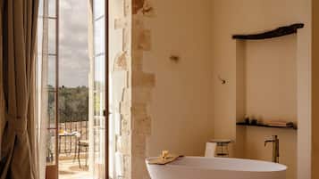 In-room safe, blackout curtains, free WiFi