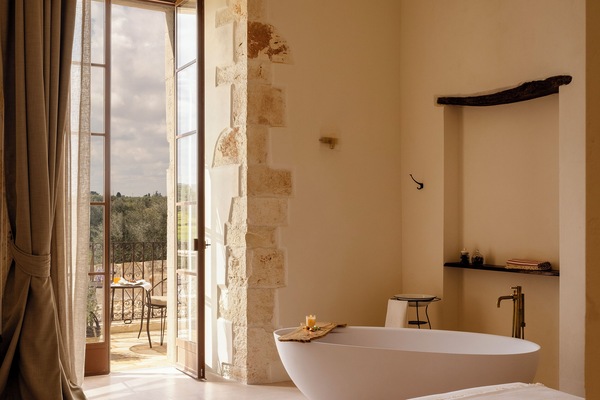 Suite Confort, vistas a la piscina | Caja fuerte, cortinas opacas, wifi gratis