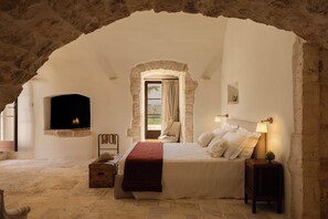 Superior Suite, 1 Bedroom, Private Bathroom, Garden View