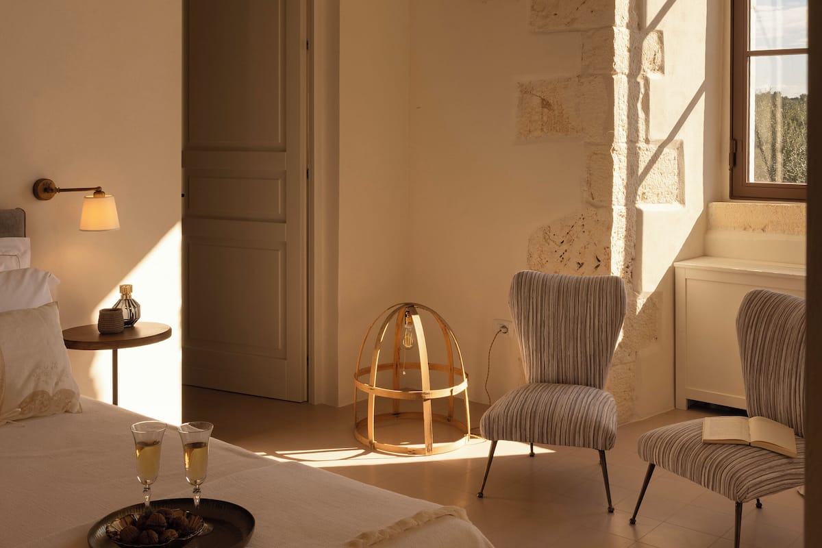 Suite – deluxe, delvis sjøutsikt | Safe på rommet, blendingsgardiner og wi-fi (inkludert)