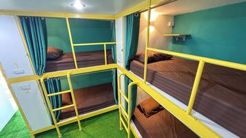 ผ้าม่านกันแสง, เตารีด/โต๊ะรีดผ้า, Wi-Fi ฟรี