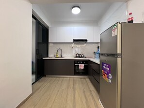 Mikrovågsugn, ugn, spishäll och diskmaskin