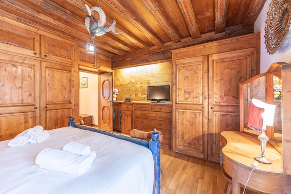 3 bedrooms, free WiFi, bed sheets, wheelchair access