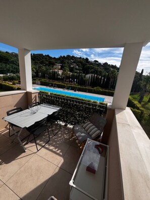 Outdoor dining - Zen escape (Bormes-les-Mimosas)