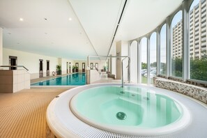 A modern indoor swimming pool with a hot tub, large windows, and a tiled floor. - Apartment 'Haus Lord Nelson' with Partial Sea View, Beach Chair, Garage, Wi-Fi (Cuxhaven)