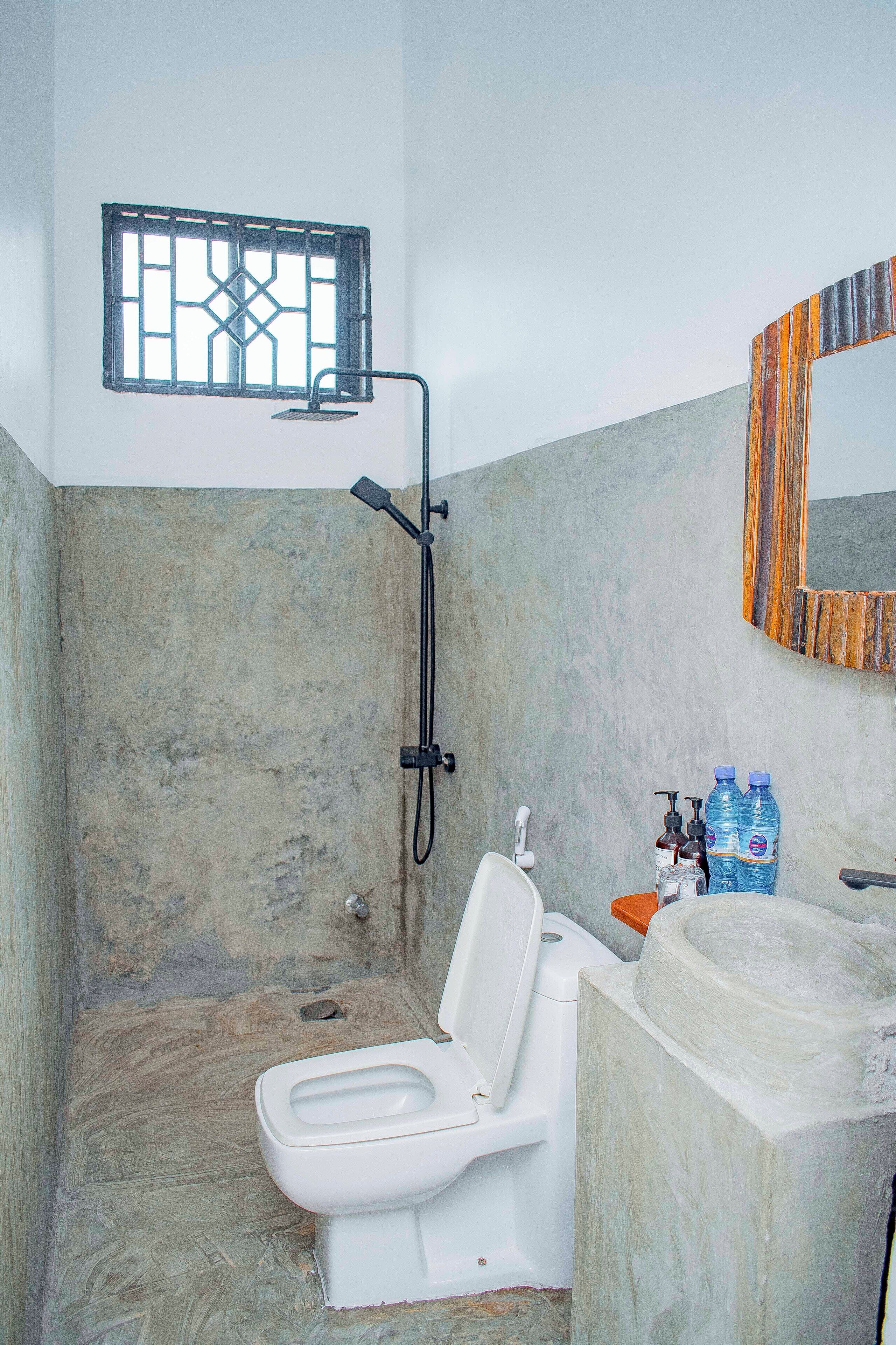 Basic Double Room | Bathroom | Slippers