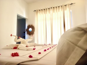 Quarto casal básico | Escrivaninha, Wi-Fi de cortesia