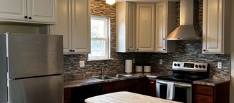 Your Cozy Getaway: Near It All - Waffles too!