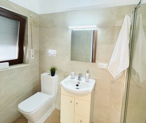 Shower, towels - Comares Rural House with private pool by At Home Costa del Sol (Comares)