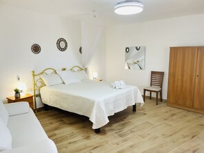 4 bedrooms, free WiFi, bed sheets
