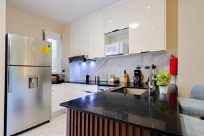Fridge, microwave, oven, stovetop