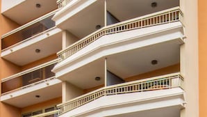 A multi-story hotel with balconies on each floor. - BLUE AIR-CONDITIONED STUDIO CABIN SLEEPS 4 (Sainte-Maxime)