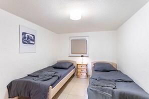 1 bedroom, WiFi, bed sheets
