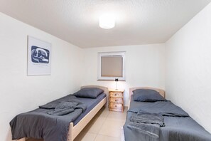 1 bedroom, WiFi, bed sheets