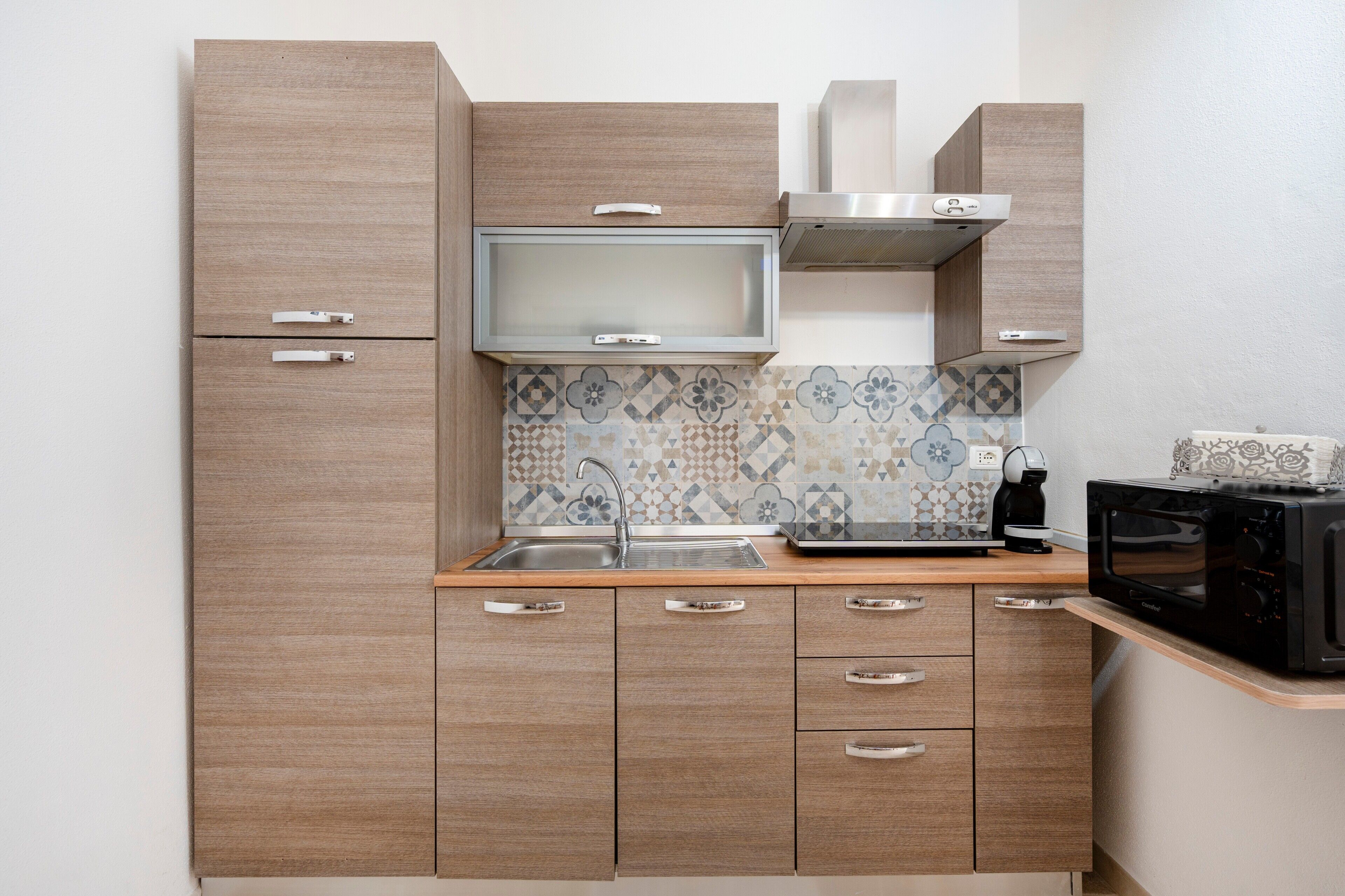 Fridge, microwave, stovetop, coffee/tea maker