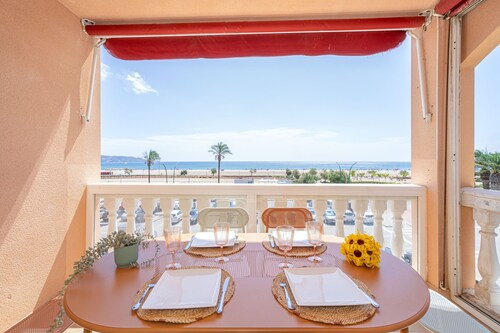 419-Beachfront apartment