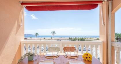 419-Beachfront apartment