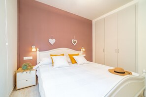 3 bedrooms, free WiFi - 419-Beachfront apartment (Empuriabrava)