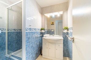 Shower - 419-Beachfront apartment (Empuriabrava)