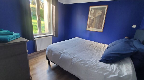 2 bedrooms, iron/ironing board, travel cot, free WiFi