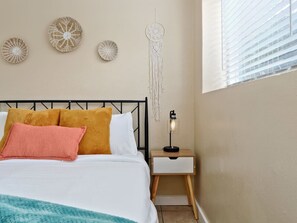 Desk, WiFi, bed sheets