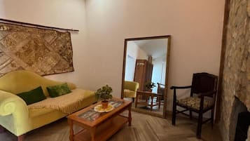 Télévision, cheminée