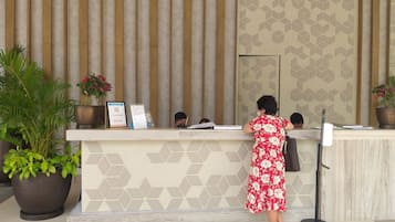 Apartment, 1 Bedroom, Accessible, Balcony | Lobby