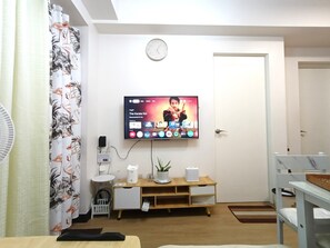 Apartment, 1 Bedroom, Accessible, Balcony | Living room - Sami's Cradle at The Celandine (Quezon City)