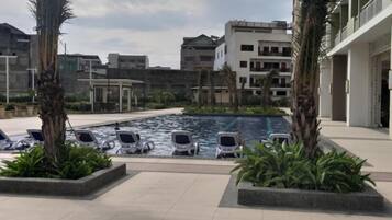 Apartemen, 1 kamar tidur, akses difabel, balkon | Kolam renang | Kolam renang outdoor