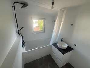 Shower, towels