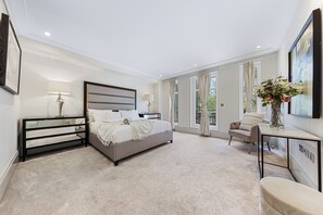 3 bedrooms, iron/ironing board, Internet, bed sheets