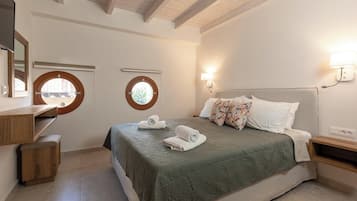 Kamar Triple, patio | Brankas, setrika/meja setrika, dan Wi-Fi gratis