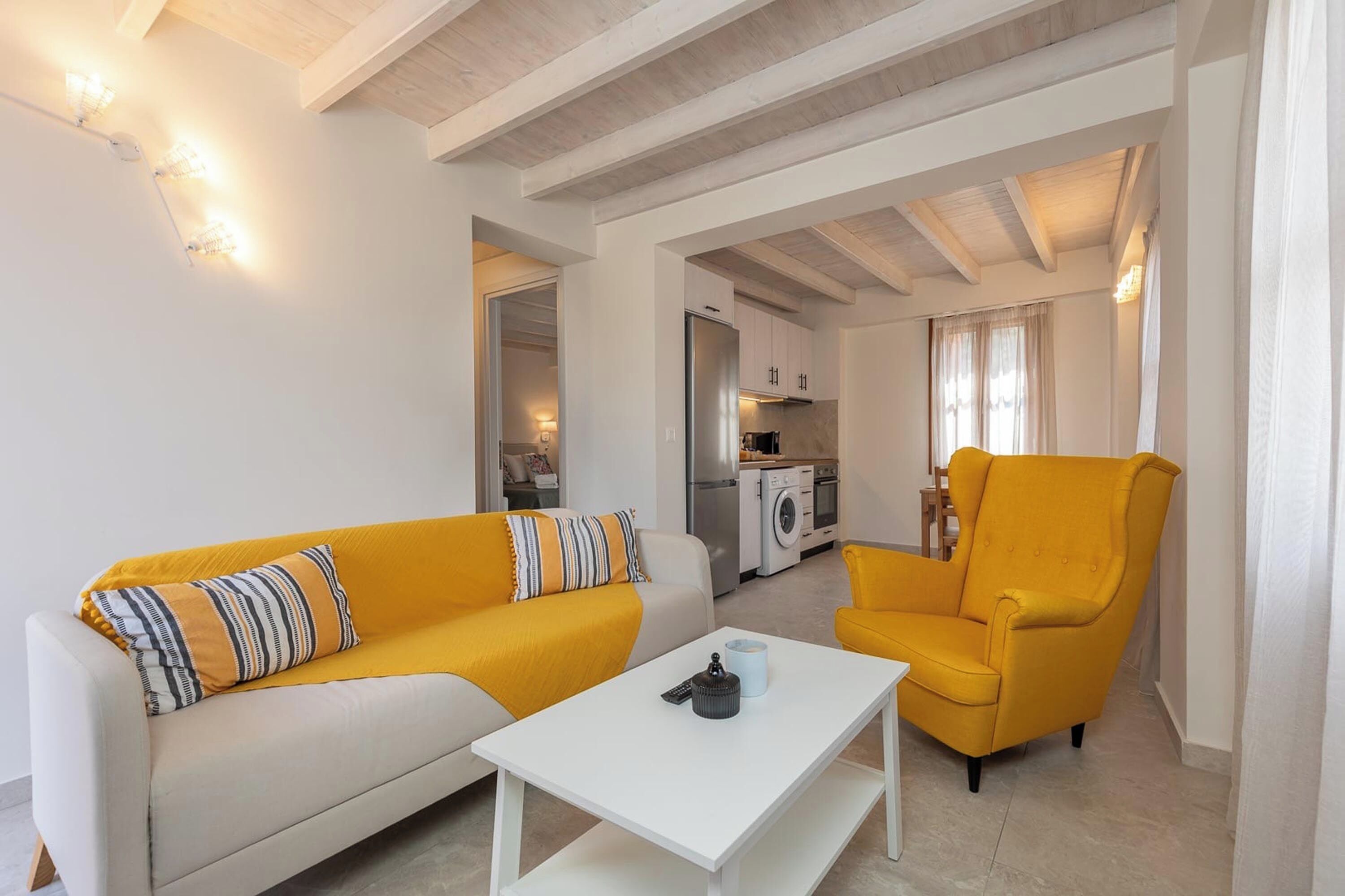 Habitación cuádruple, vista al mar | Caja de seguridad en la habitación y tabla de planchar con plancha 