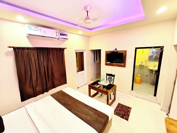 저자극성 침구, 책상, 무료 WiFi, 침대 시트