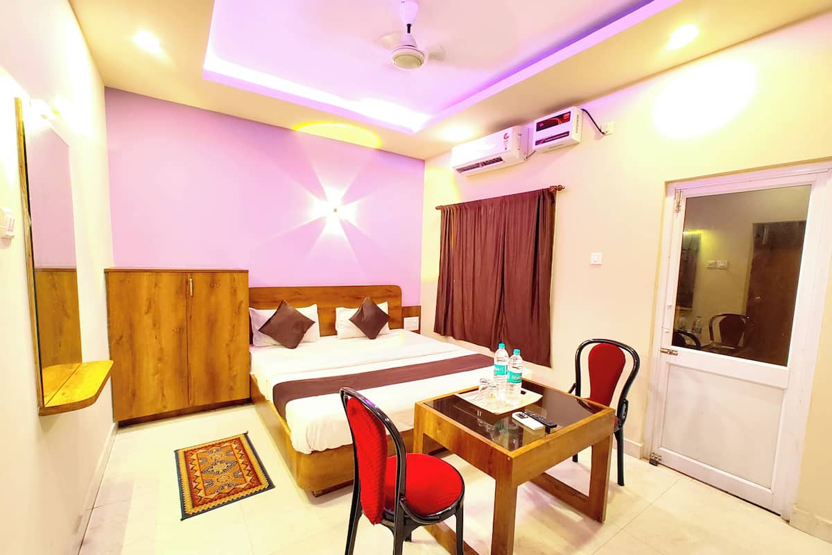 Ropa de cama hipoalergénica, escritorio, wifi gratis y ropa de cama