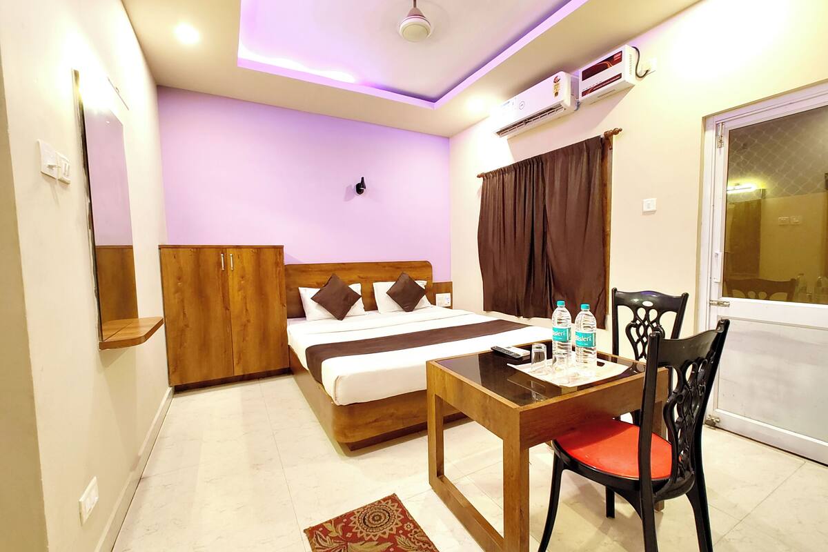 Deluxe Double Room, Multiple Beds, Air conditioning | Hypo-allergenic bedding, free WiFi